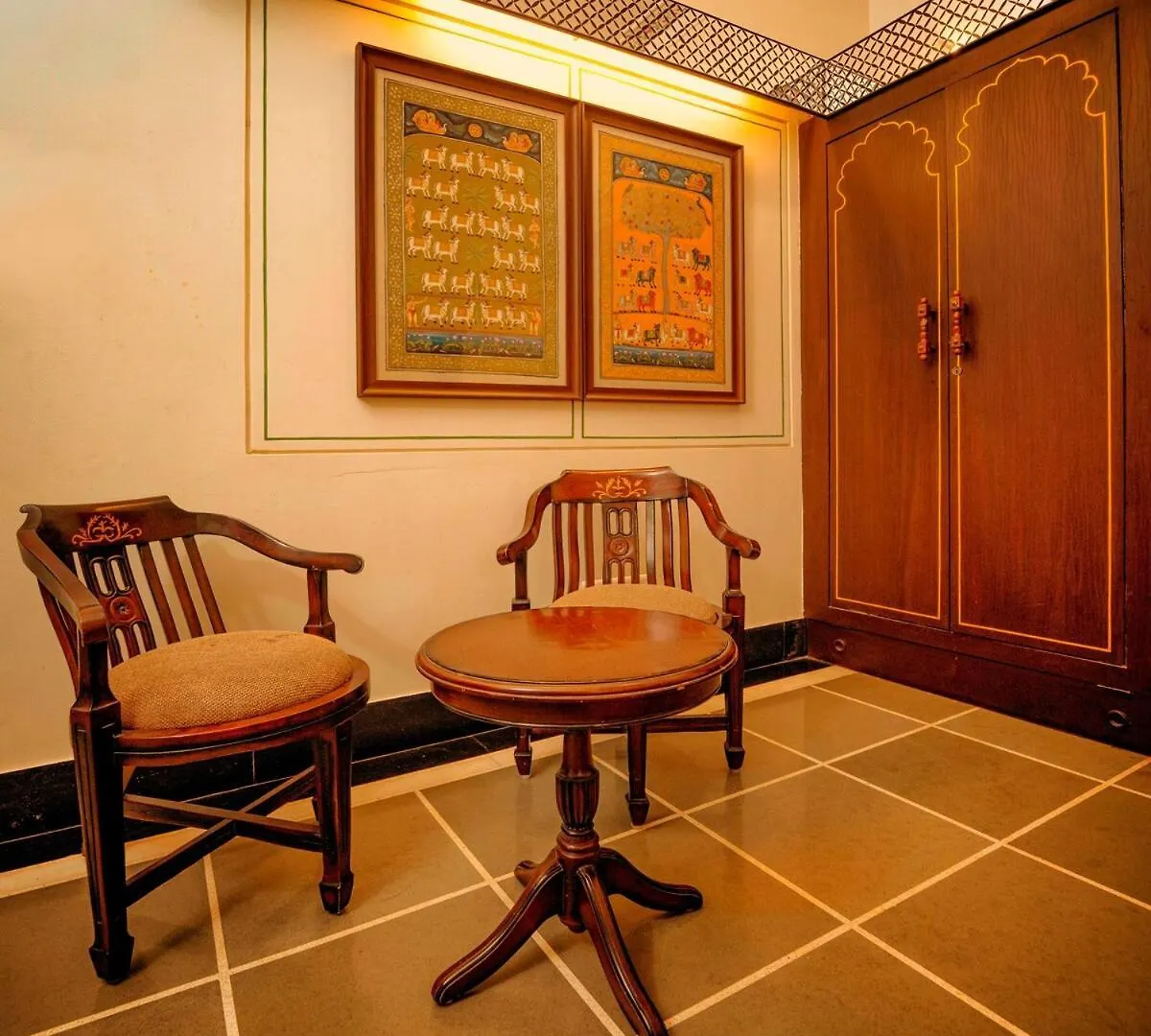 Santosh Villa - The House Of Antiques And Art Udaipur Indien