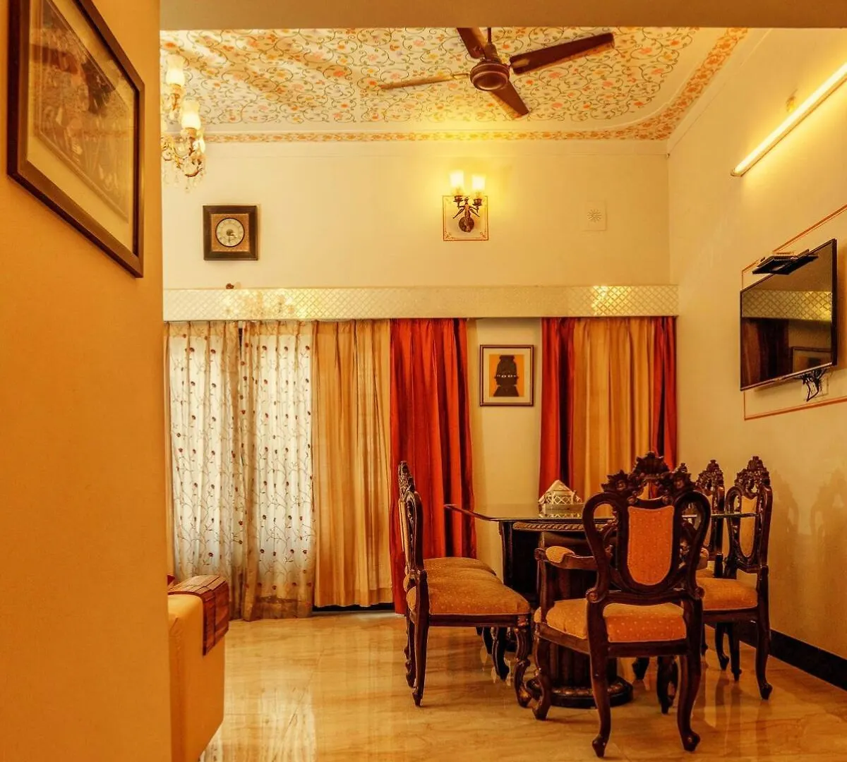 Ferienhaus Santosh Villa - The House Of Antiques And Art Udaipur